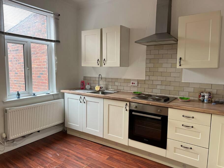 The First-Central Wigan 8 Guests Exterior photo
