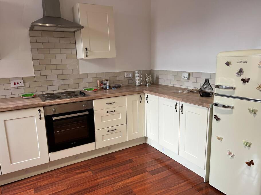 The First-Central Wigan 8 Guests Exterior photo